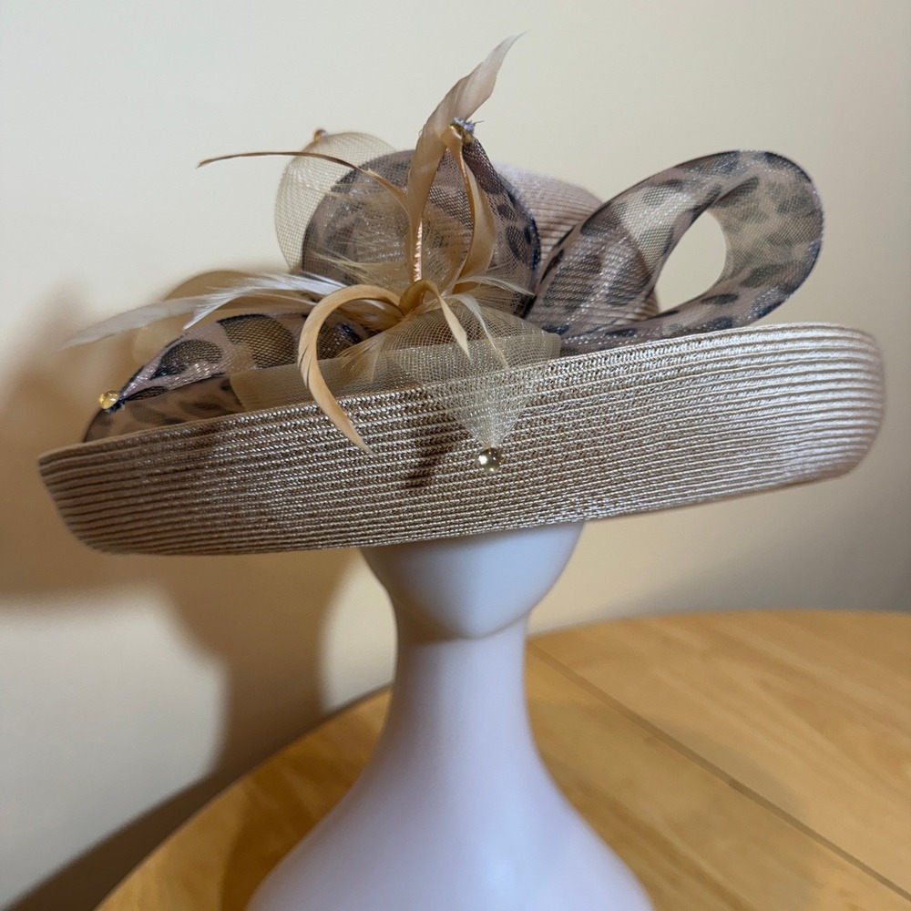 August Hat Company Tan Wide Brim Sun Hat Leopard Print Bow Feathers Derby